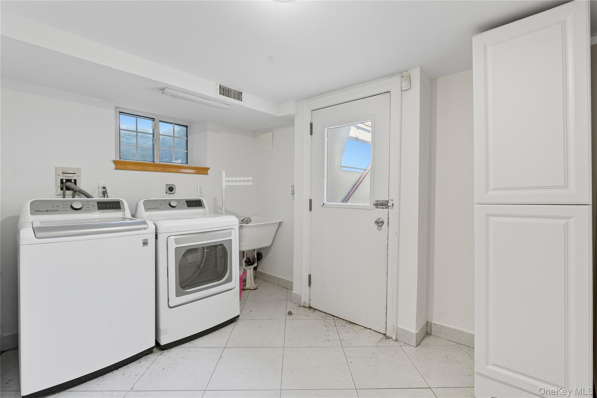 255-10 Iowa Road, Little Neck, NY 11362