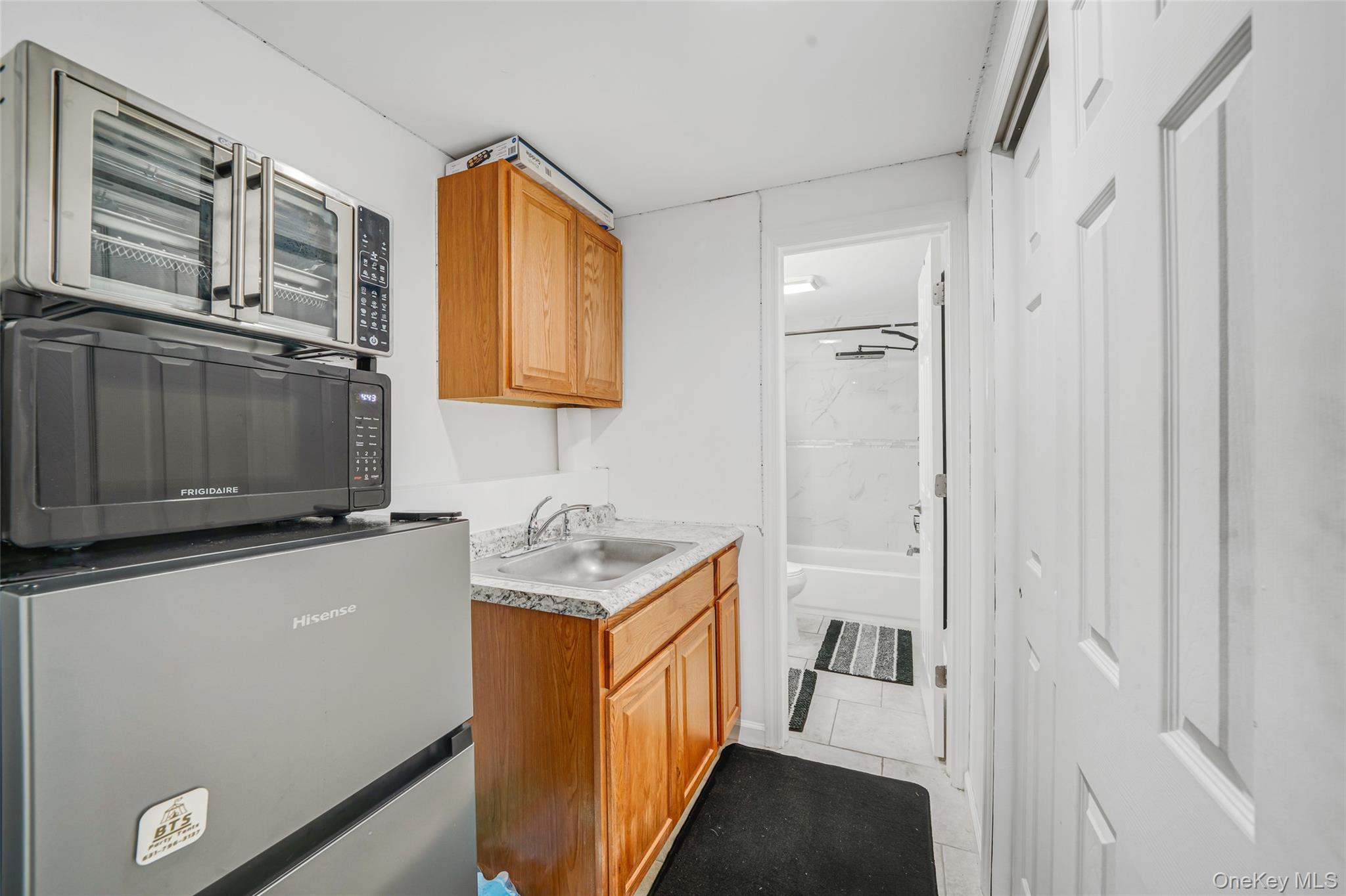 14 Dartmouth Drive, Bay Shore, NY 11706