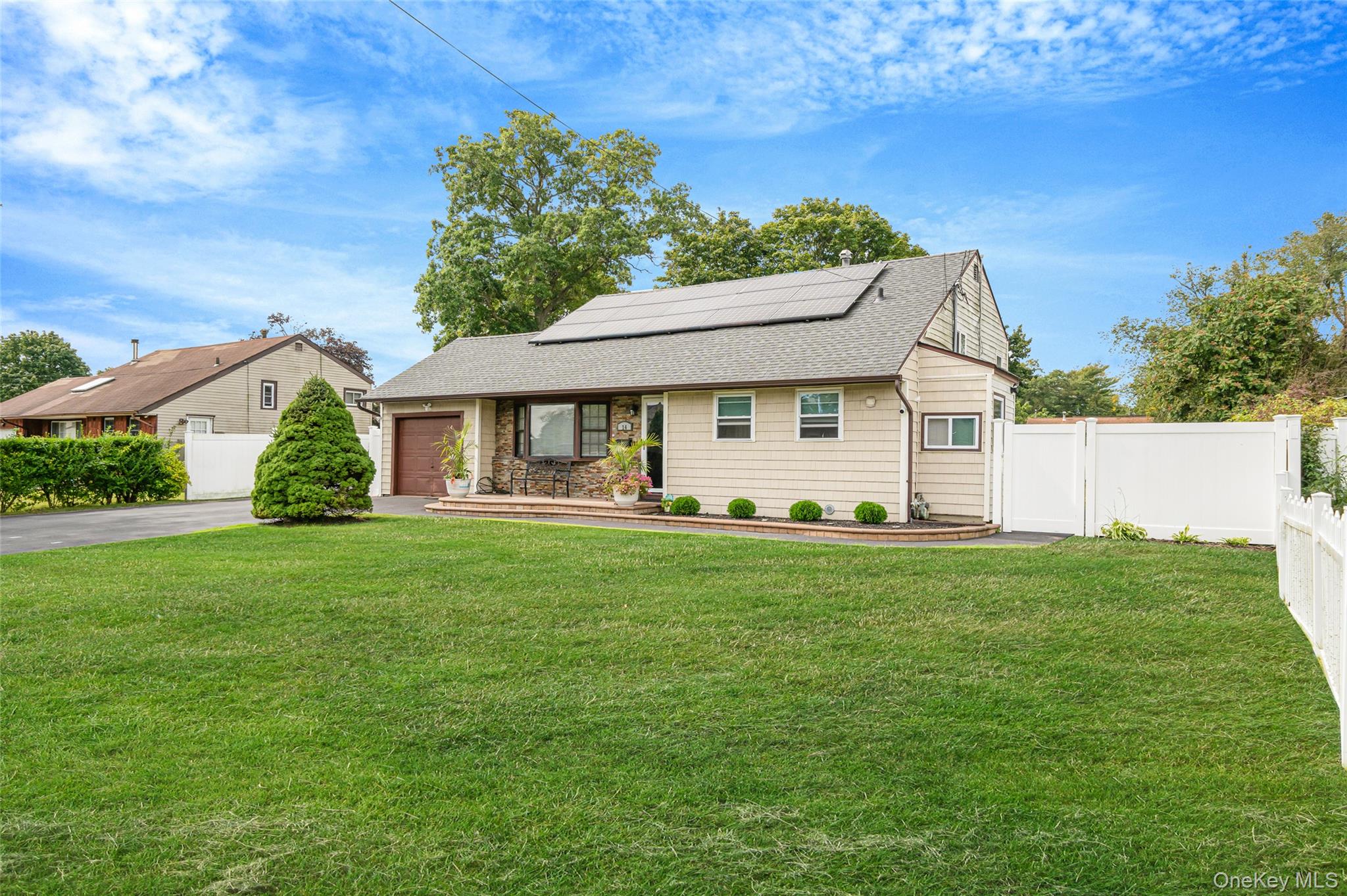 14 Dartmouth Drive, Bay Shore, NY 11706