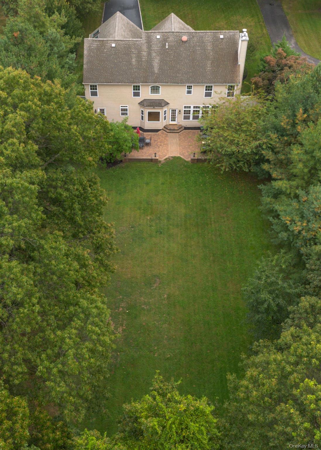 126 Roosevelt Boulevard, Hauppauge, NY 11788