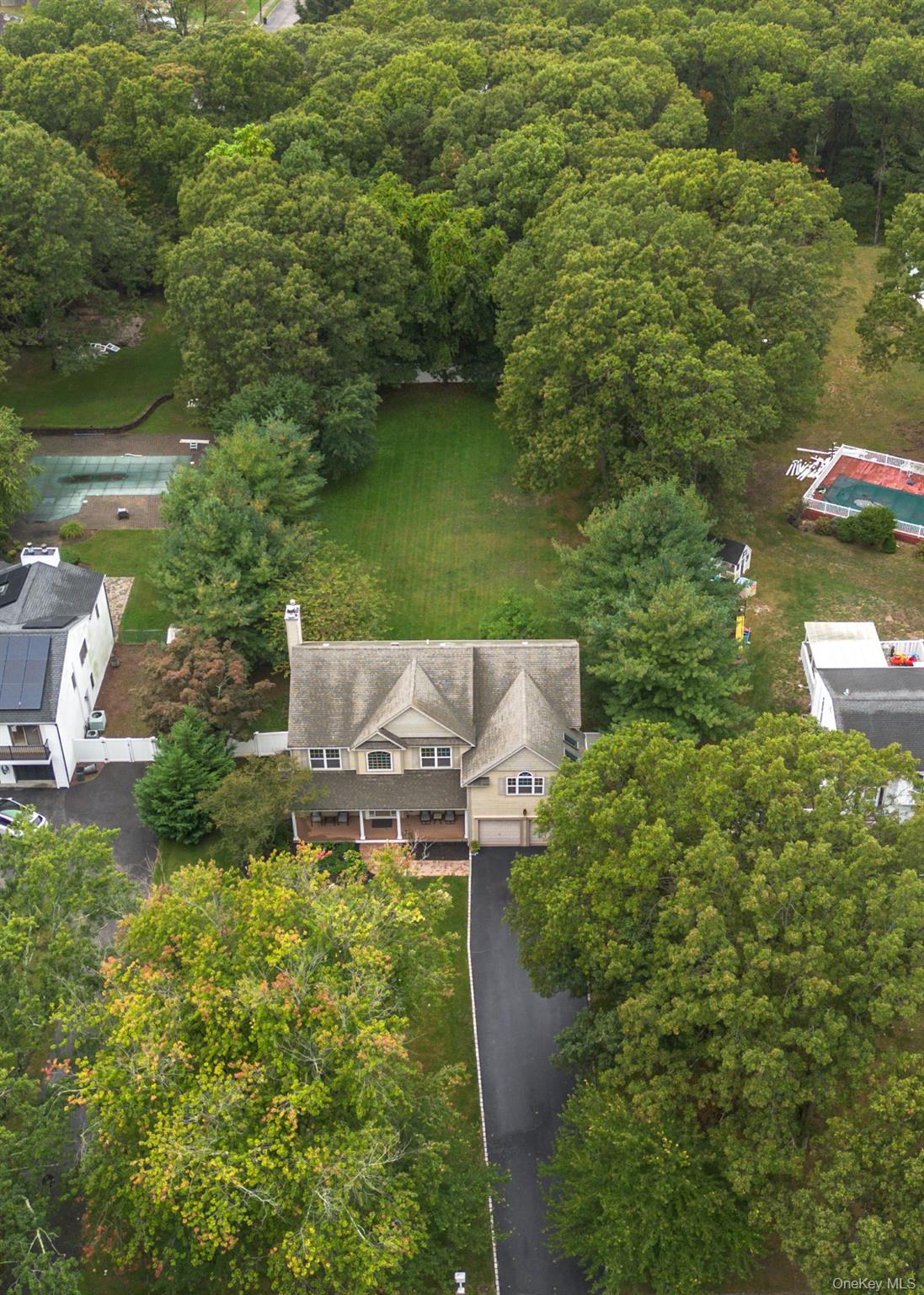 126 Roosevelt Boulevard, Hauppauge, NY 11788