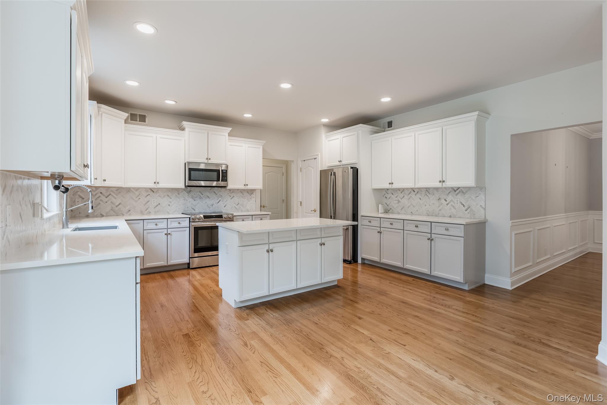 126 Roosevelt Boulevard, Hauppauge, NY 11788