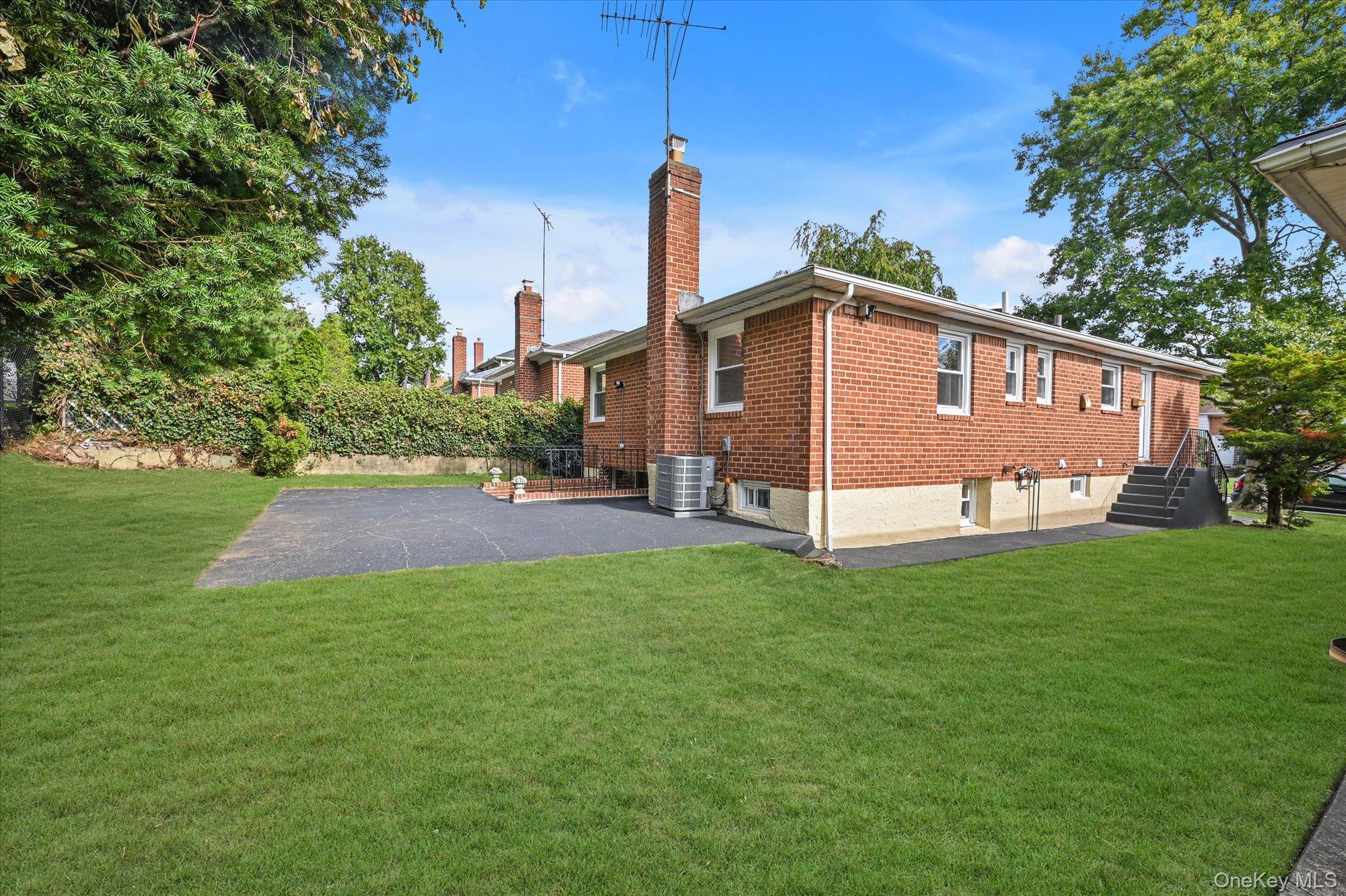 73-30 244th Street, Little Neck, NY 11362