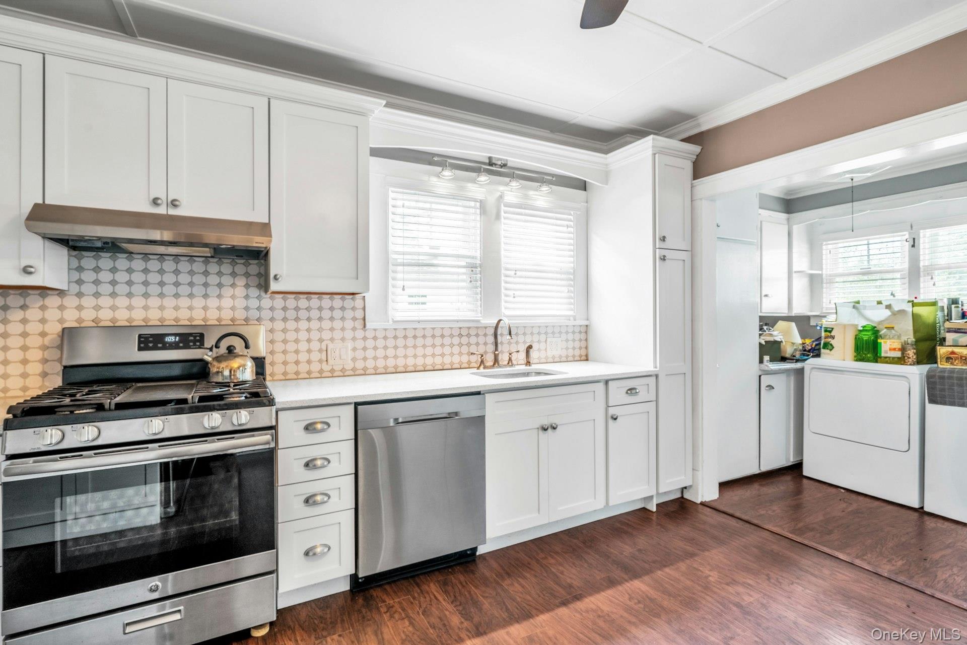 9450 Old Sound Avenue, Mattituck, NY 11952