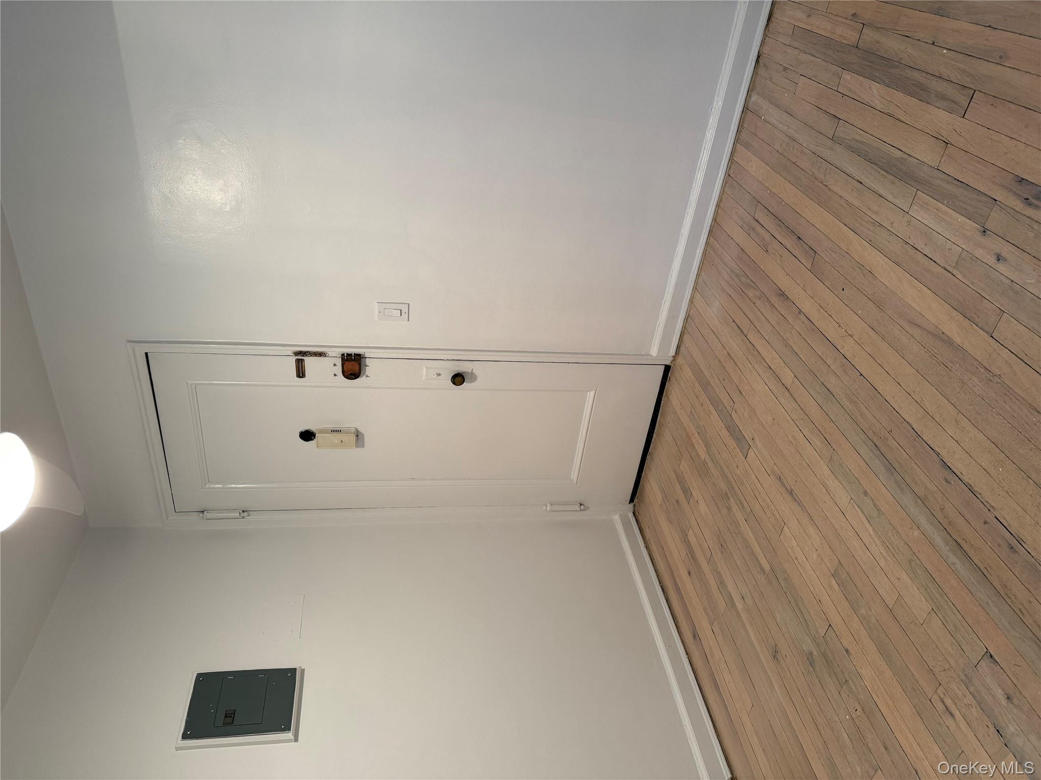 15 Canterbury Road # D13, Great Neck, NY 11021