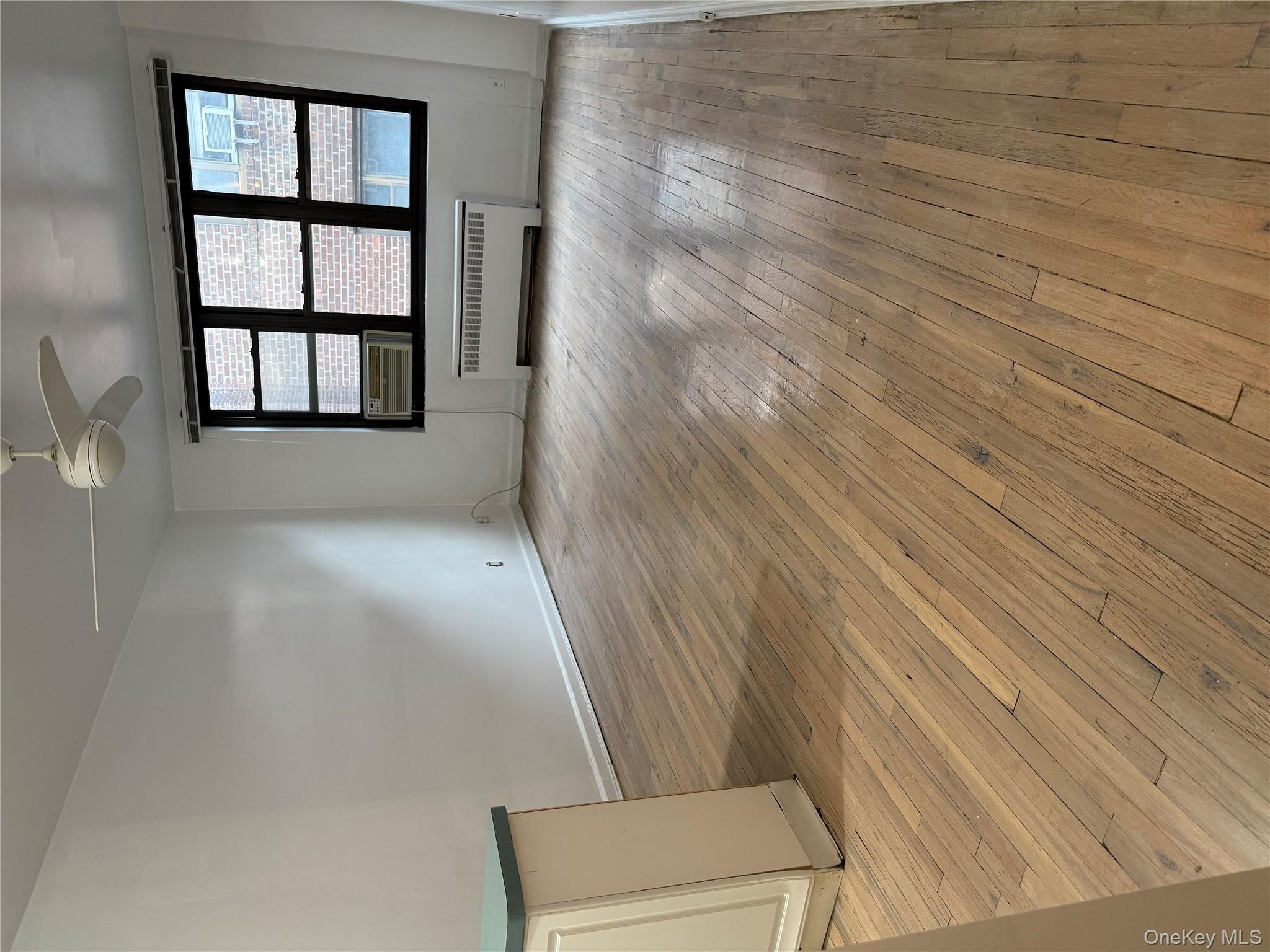 15 Canterbury Road # D13, Great Neck, NY 11021