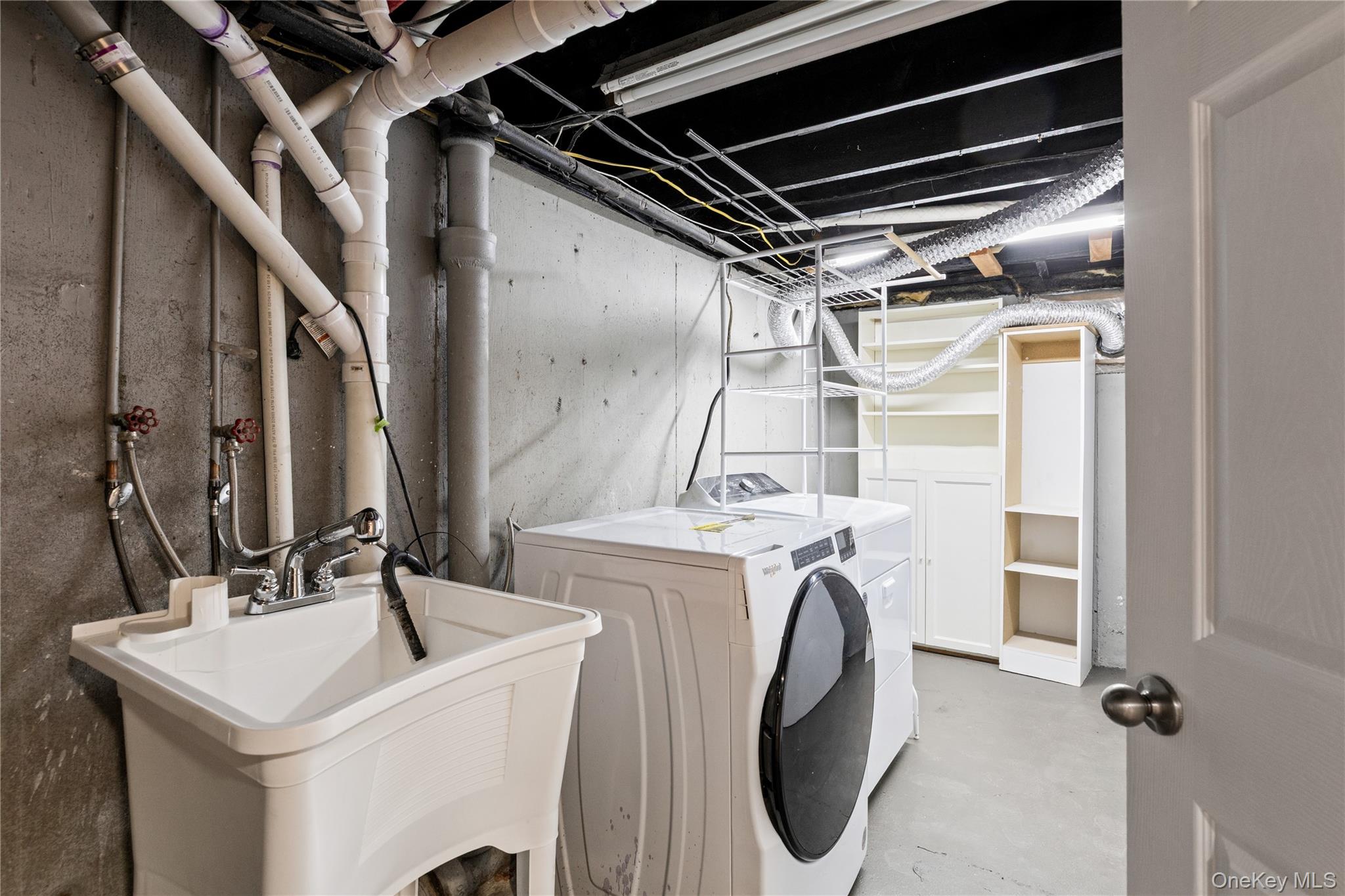 348 Hauser Avenue, Holbrook, NY 11741