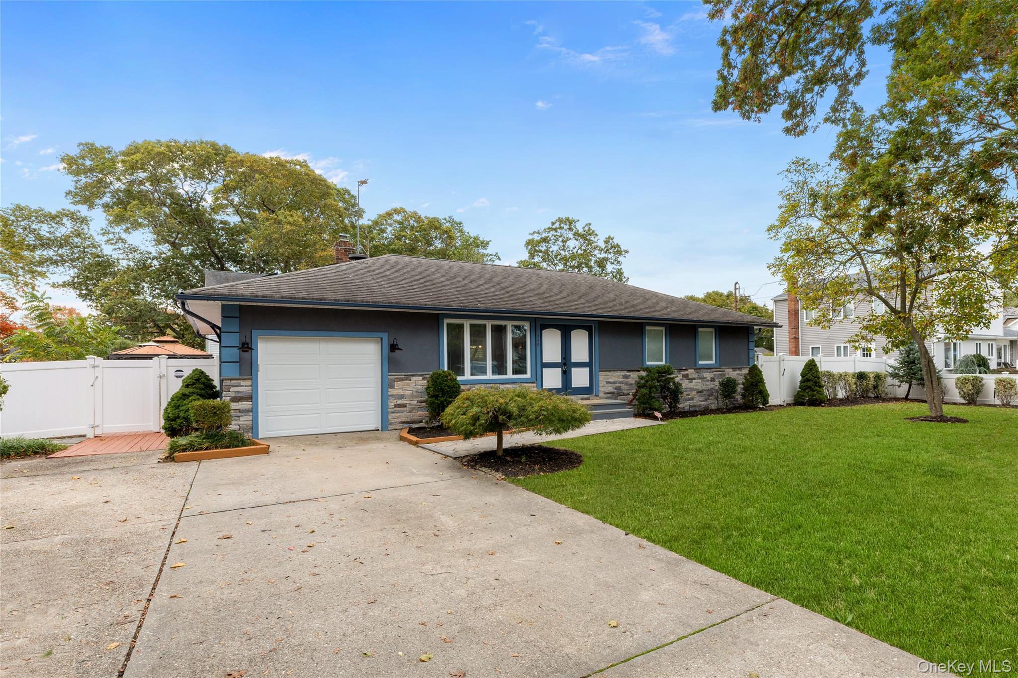 348 Hauser Avenue, Holbrook, NY 11741