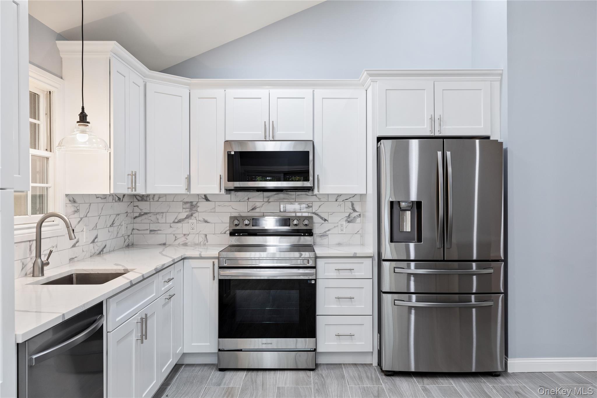 348 Hauser Avenue, Holbrook, NY 11741