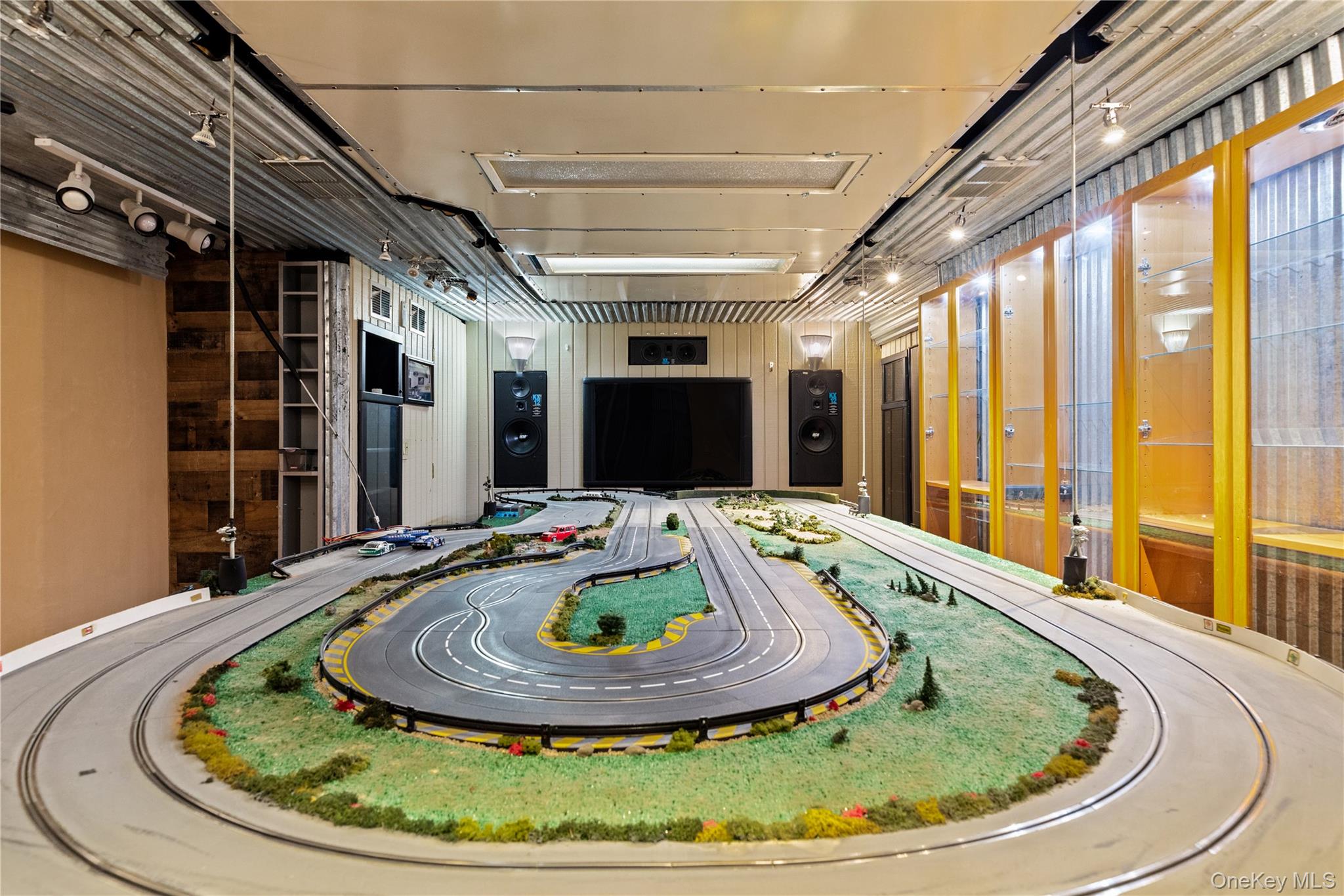 348 Hauser Avenue, Holbrook, NY 11741