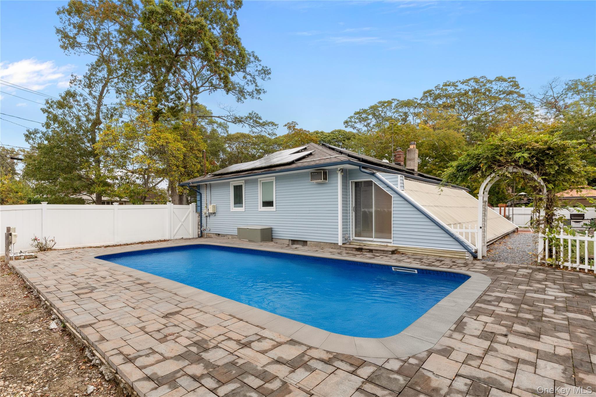 348 Hauser Avenue, Holbrook, NY 11741