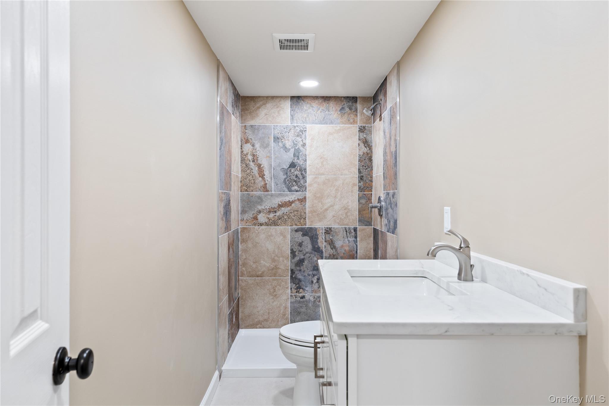 348 Hauser Avenue, Holbrook, NY 11741