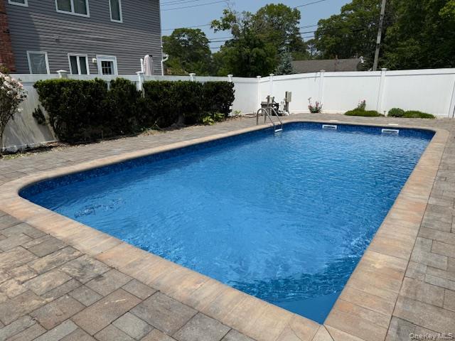 348 Hauser Avenue, Holbrook, NY 11741