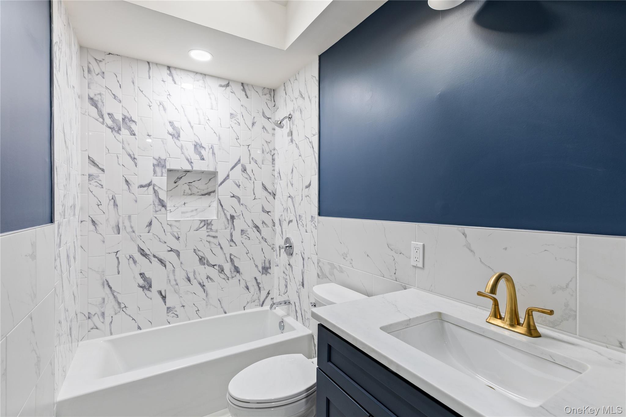 348 Hauser Avenue, Holbrook, NY 11741