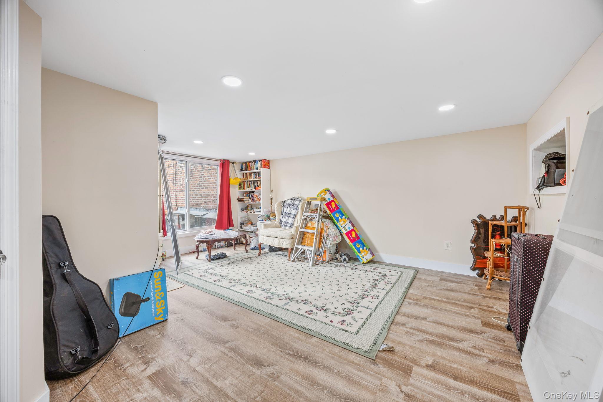 21 Thames Street, Brooklyn, NY 11206