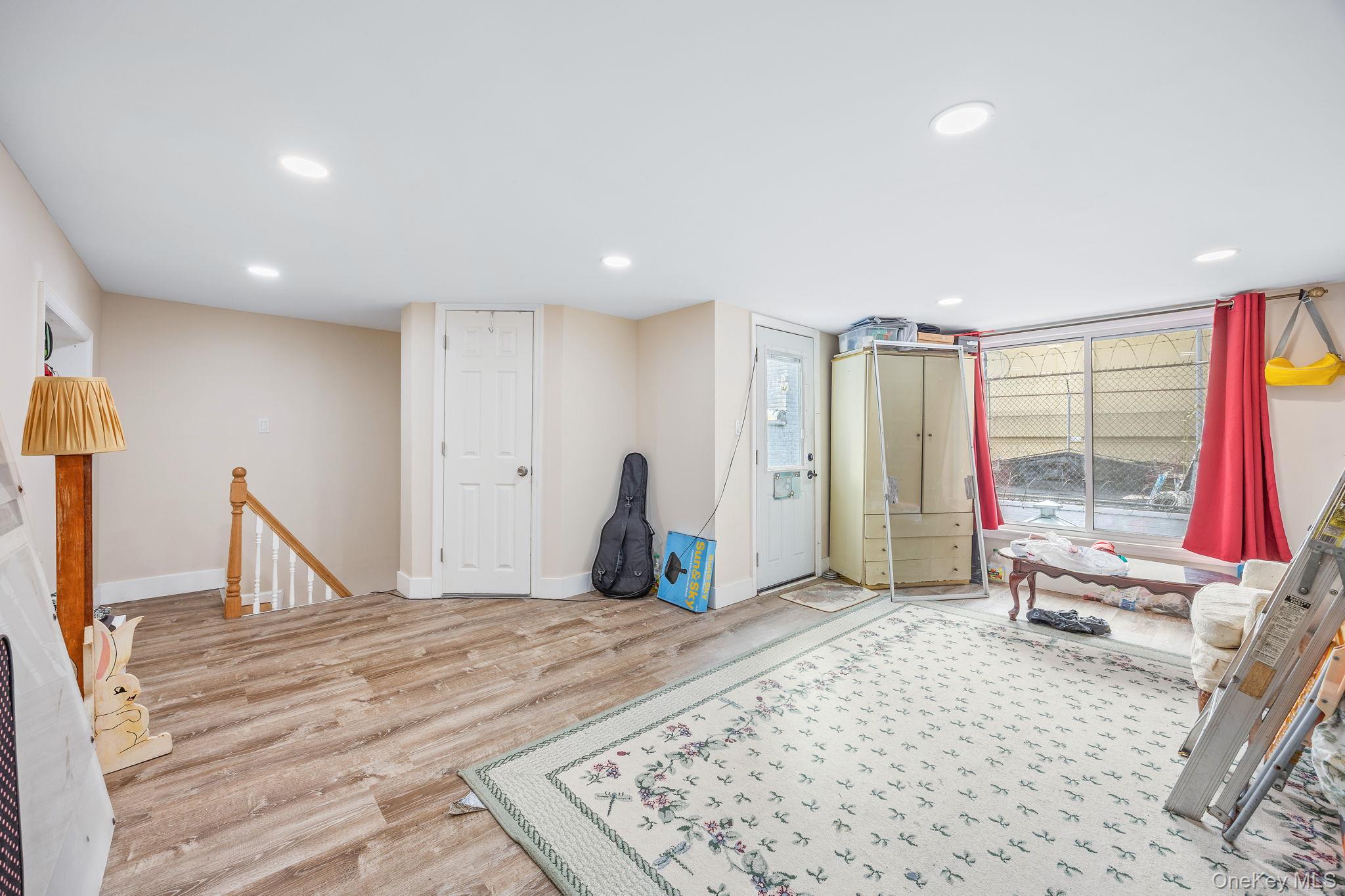 21 Thames Street, Brooklyn, NY 11206