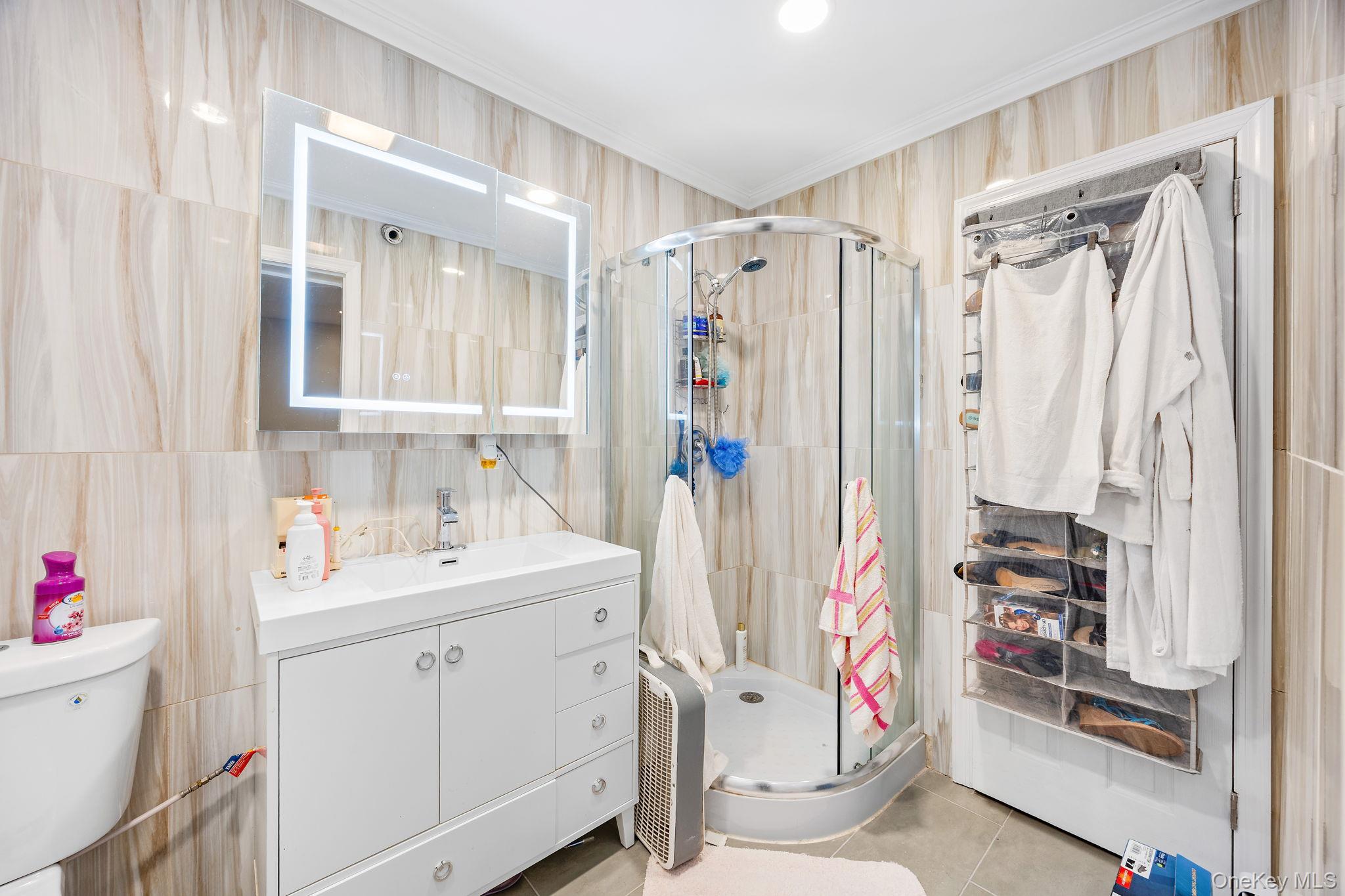 21 Thames Street, Brooklyn, NY 11206