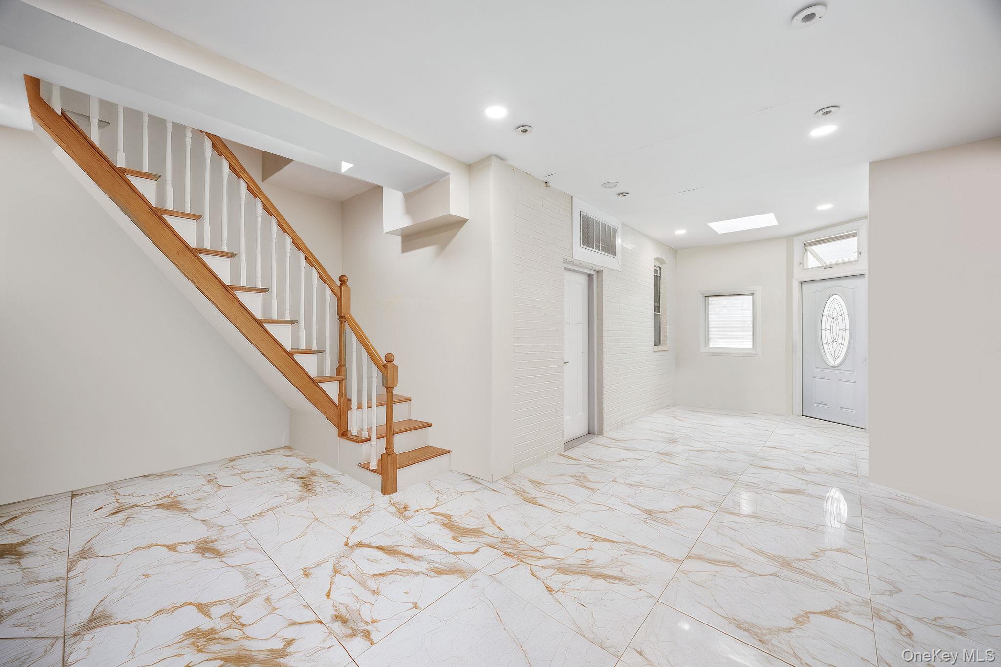 21 Thames Street, Brooklyn, NY 11206