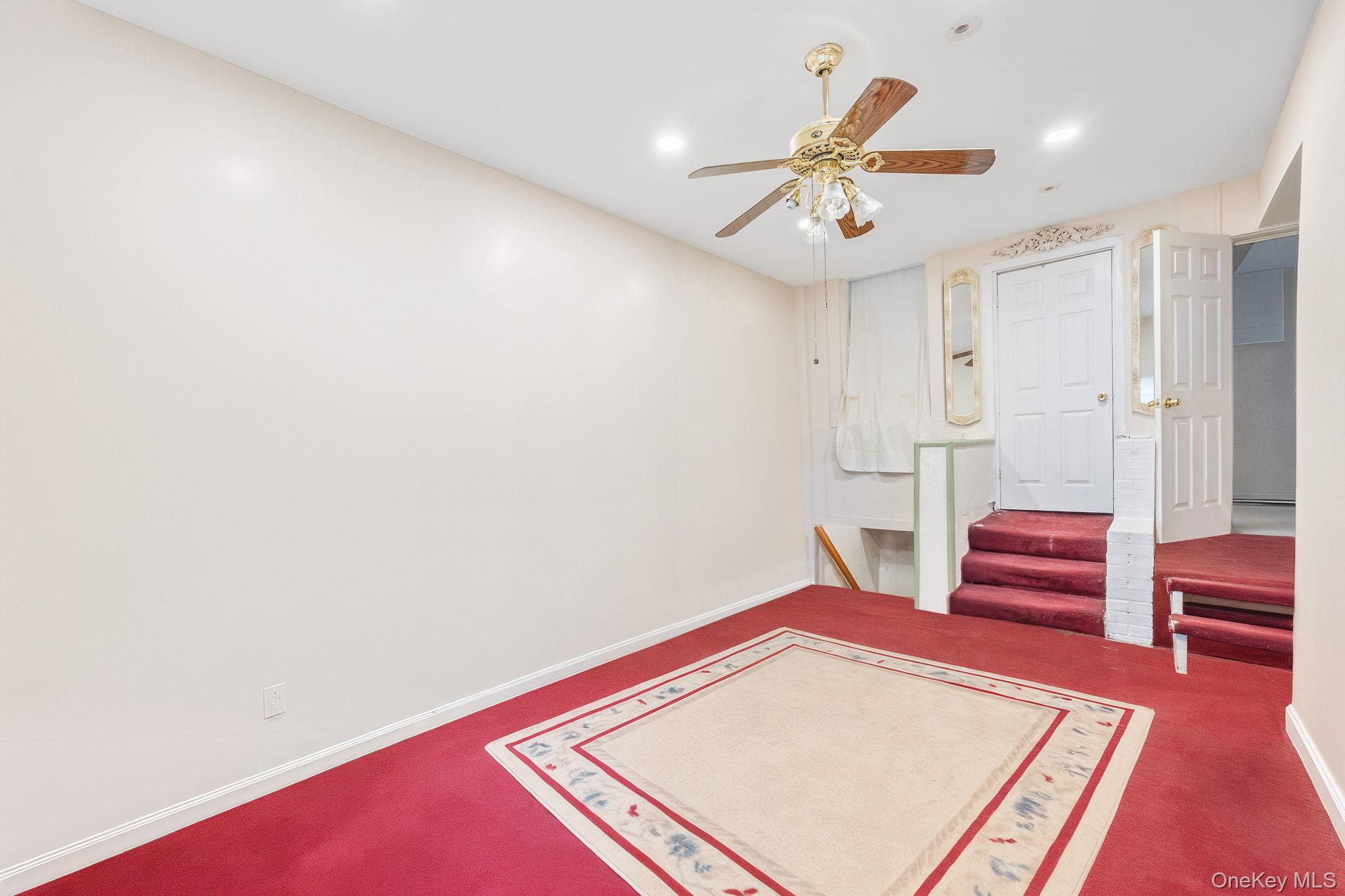 21 Thames Street, Brooklyn, NY 11206