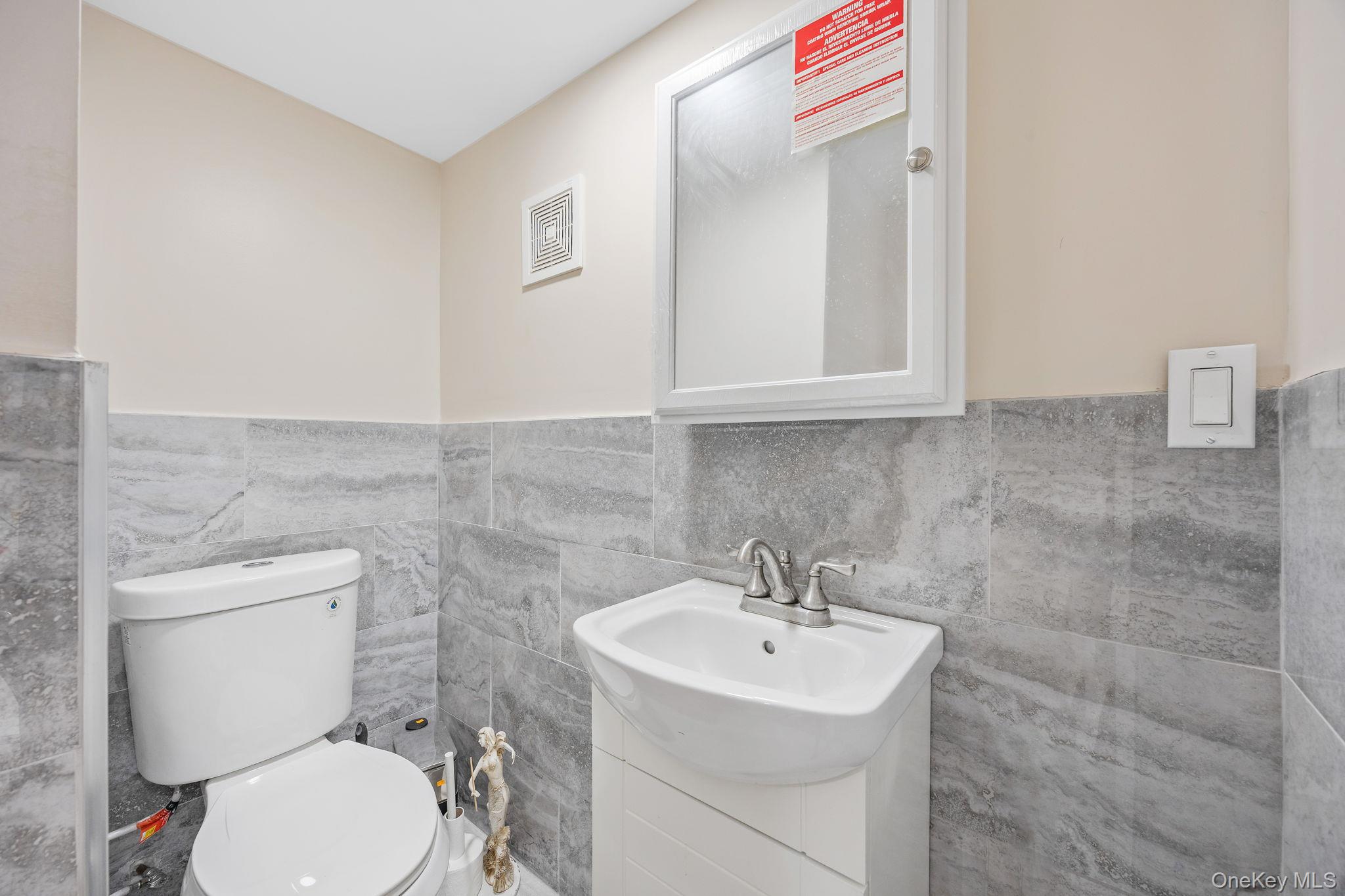 21 Thames Street, Brooklyn, NY 11206