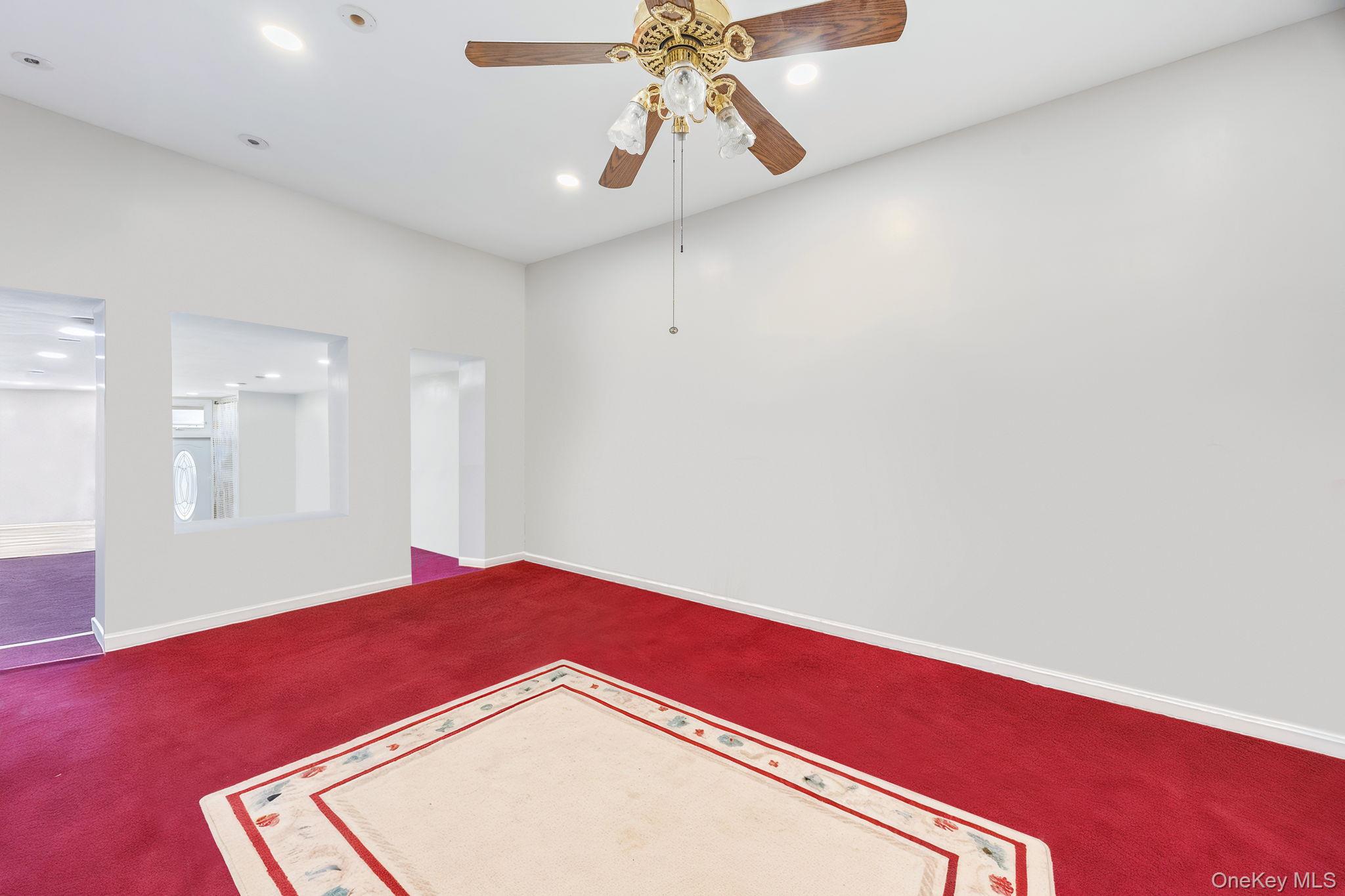 21 Thames Street, Brooklyn, NY 11206