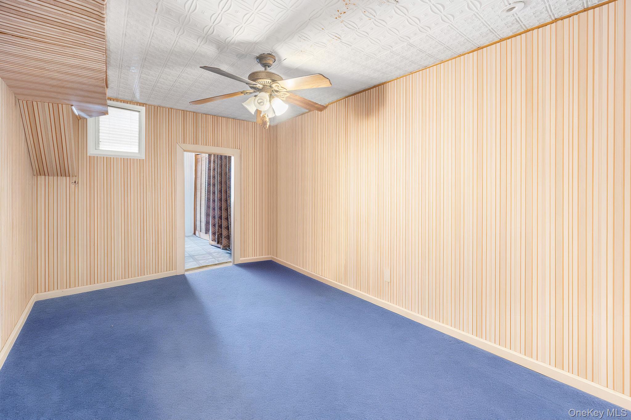 21 Thames Street, Brooklyn, NY 11206