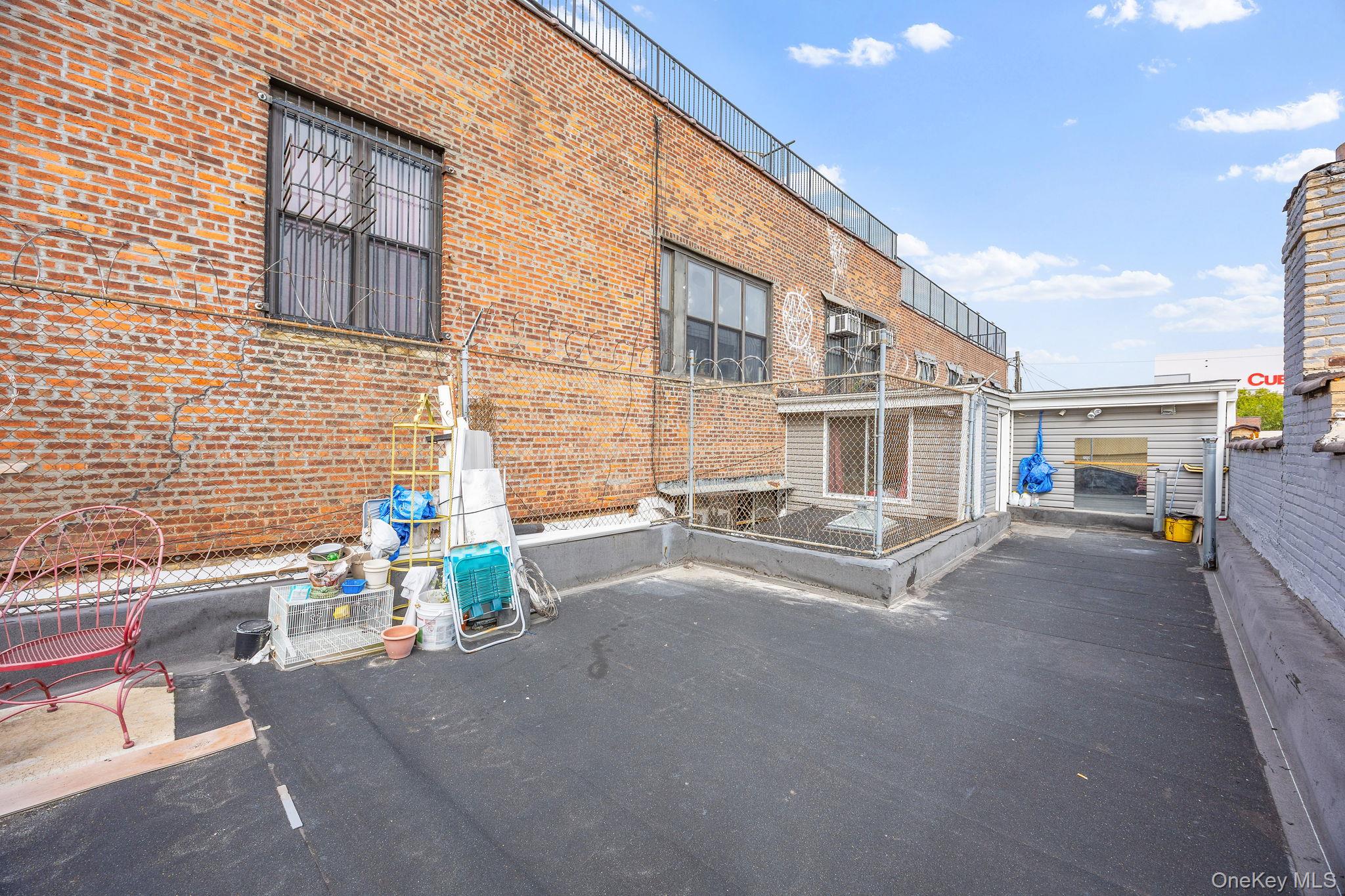 21 Thames Street, Brooklyn, NY 11206