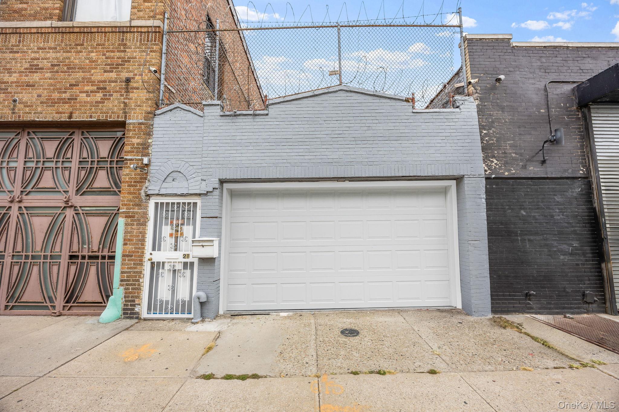 21 Thames Street, Brooklyn, NY 11206