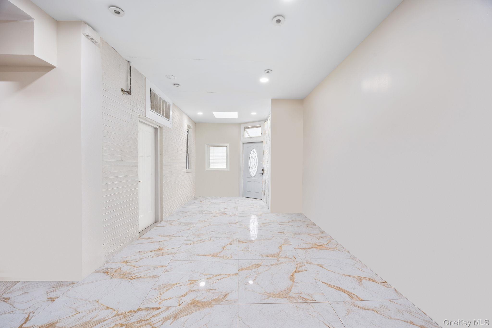 21 Thames Street, Brooklyn, NY 11206