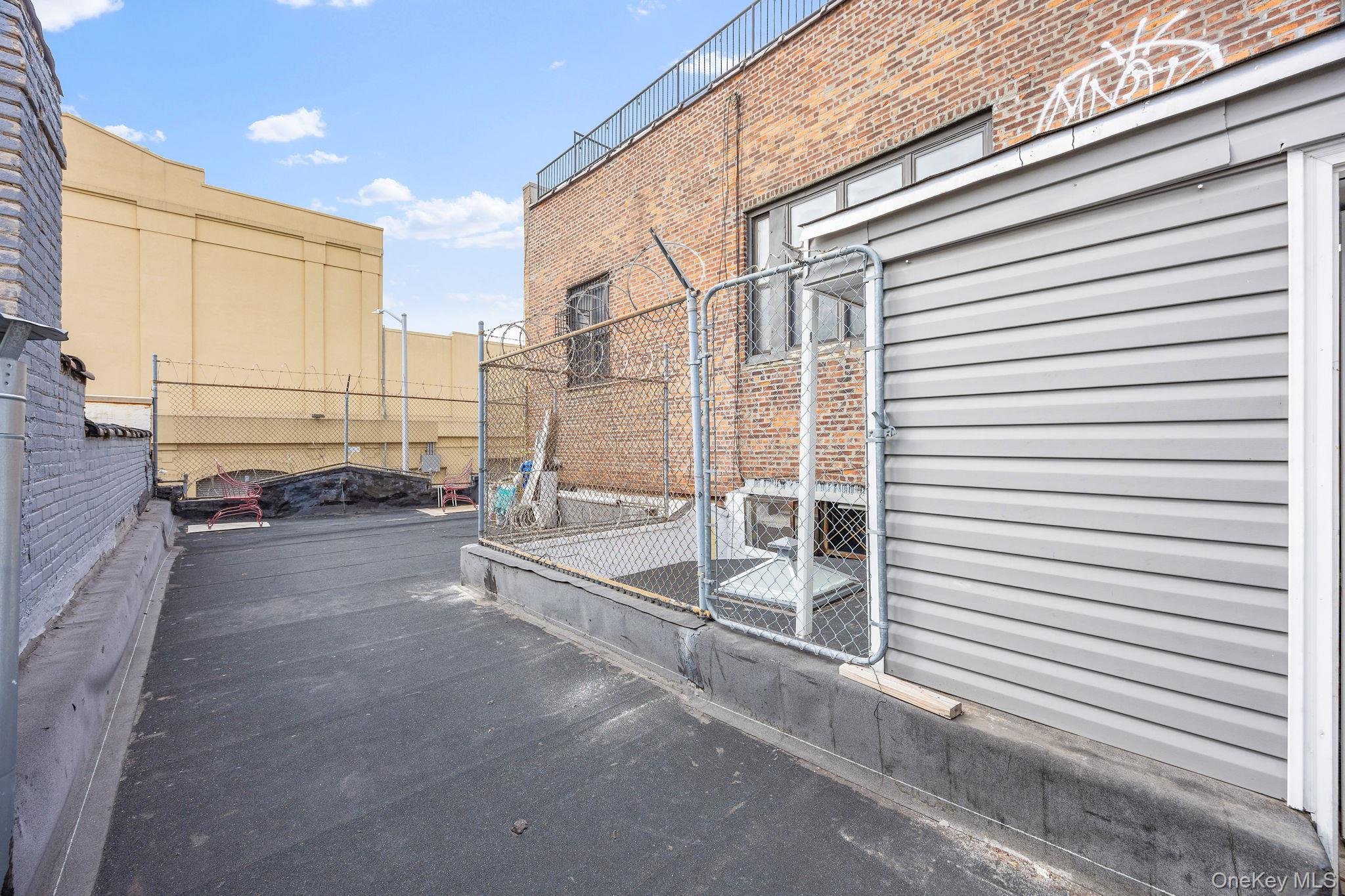 21 Thames Street, Brooklyn, NY 11206