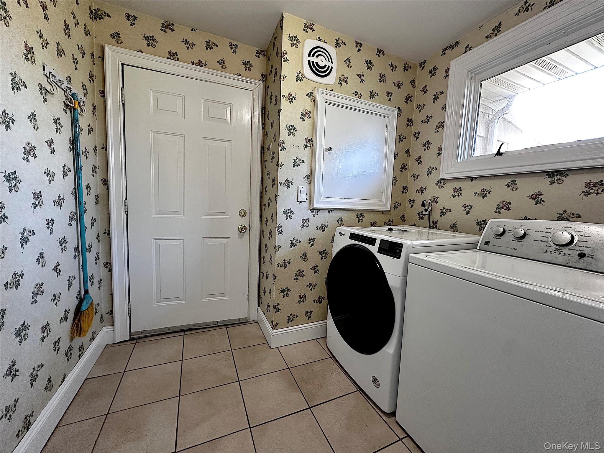 1090 Bayhead Drive, Mamaroneck, NY 10543