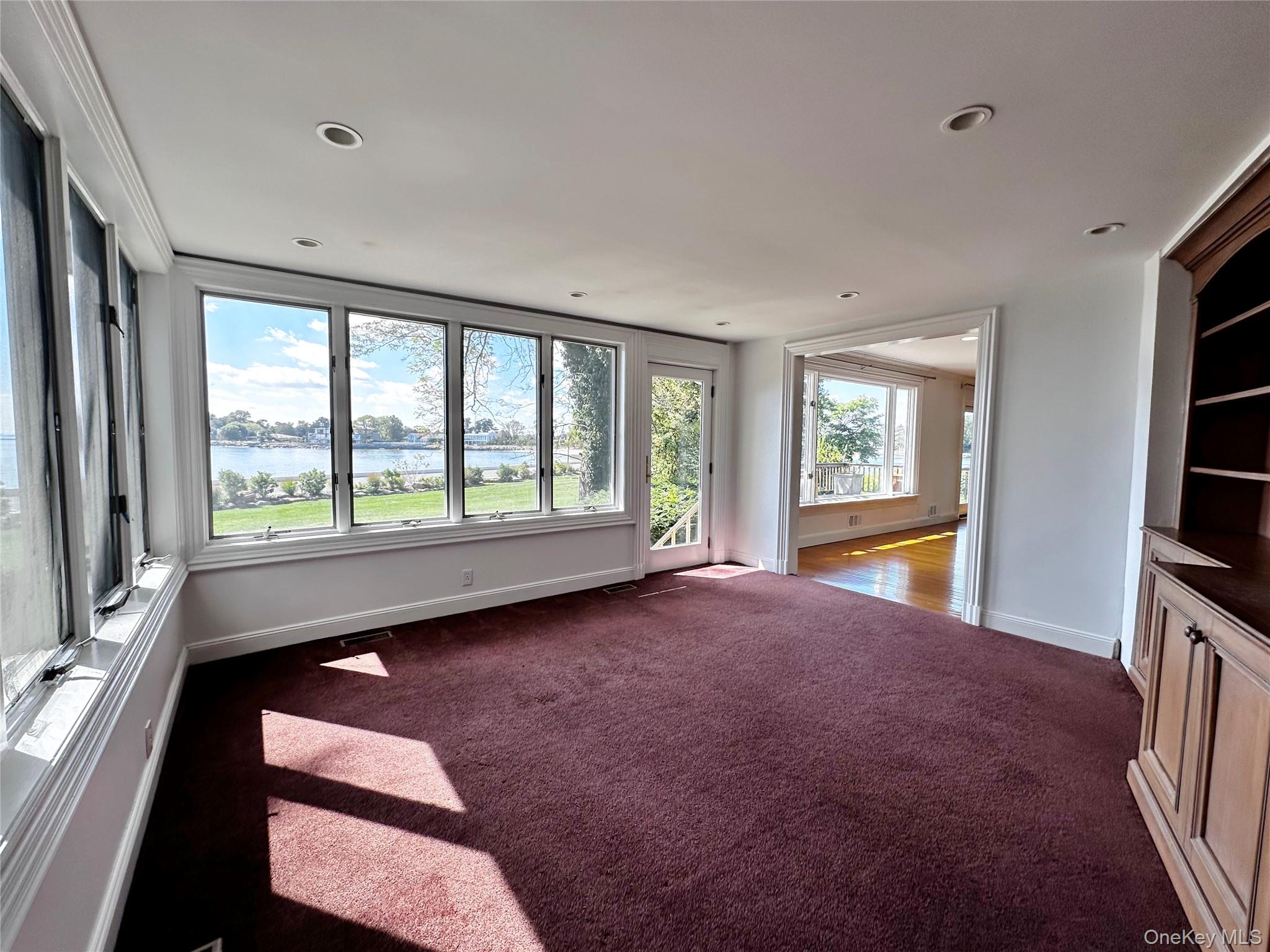 1090 Bayhead Drive, Mamaroneck, NY 10543