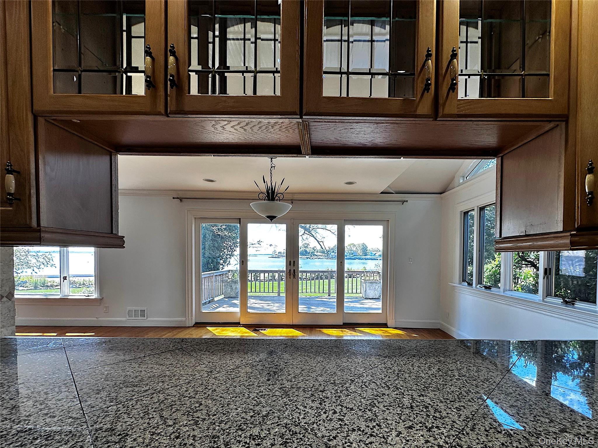 1090 Bayhead Drive, Mamaroneck, NY 10543