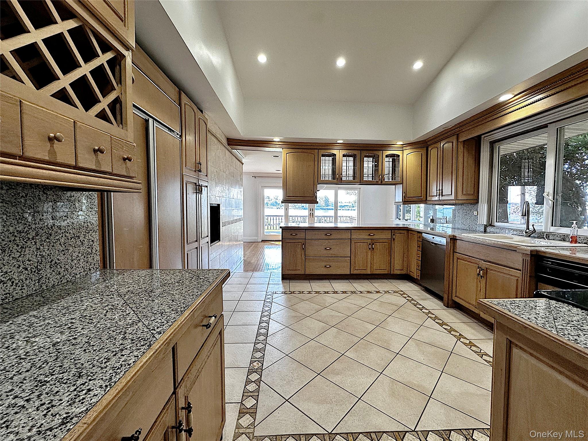 1090 Bayhead Drive, Mamaroneck, NY 10543