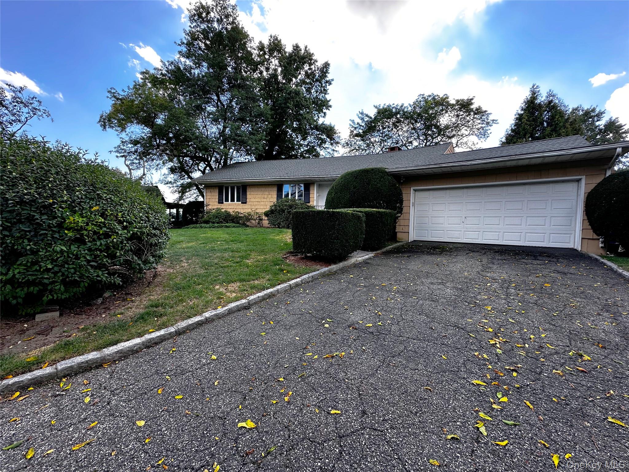 1090 Bayhead Drive, Mamaroneck, NY 10543