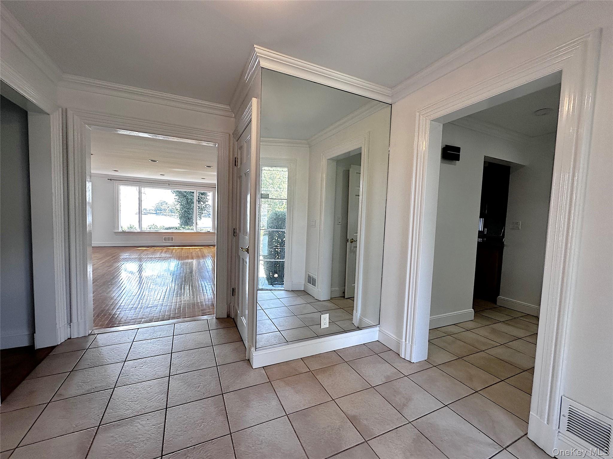 1090 Bayhead Drive, Mamaroneck, NY 10543