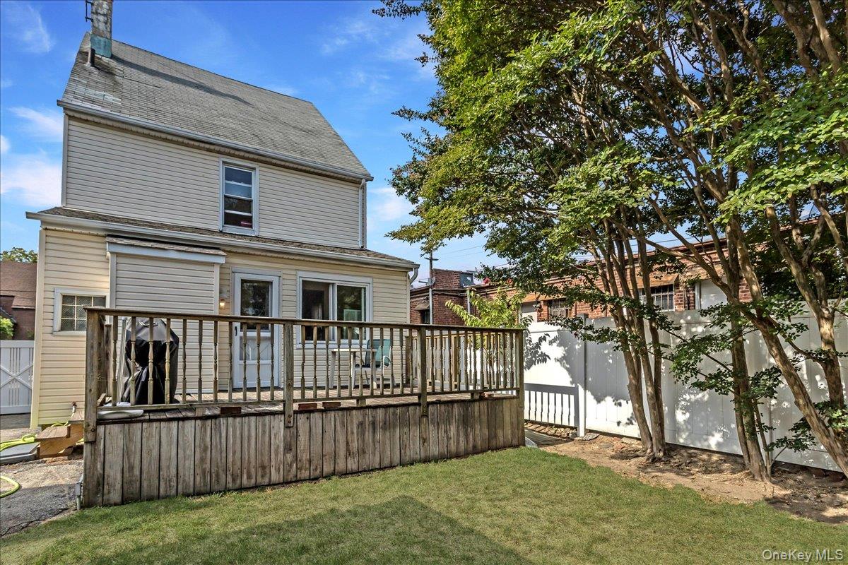 90 Jackson Road, Valley Stream, NY 11581