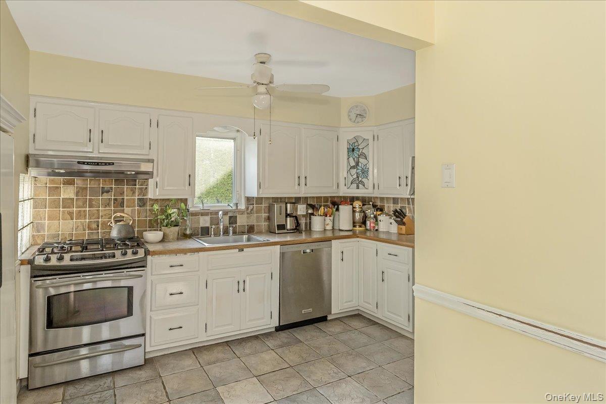 90 Jackson Road, Valley Stream, NY 11581