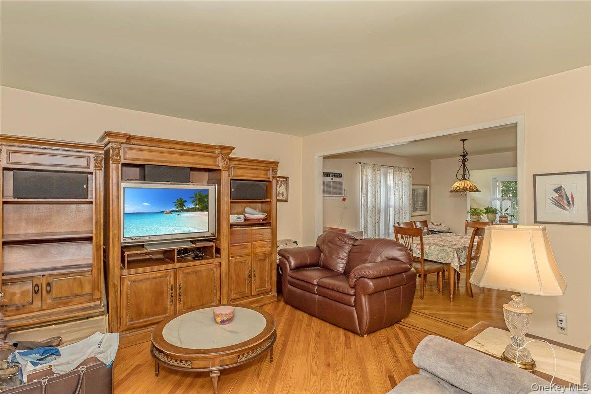 90 Jackson Road, Valley Stream, NY 11581