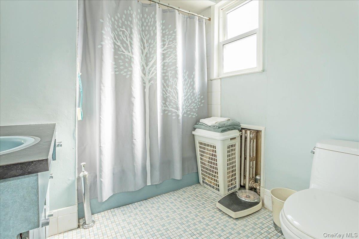 90 Jackson Road, Valley Stream, NY 11581