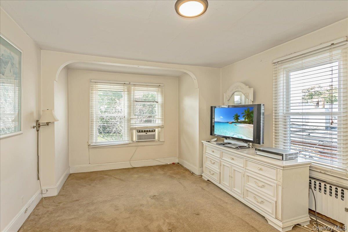 90 Jackson Road, Valley Stream, NY 11581