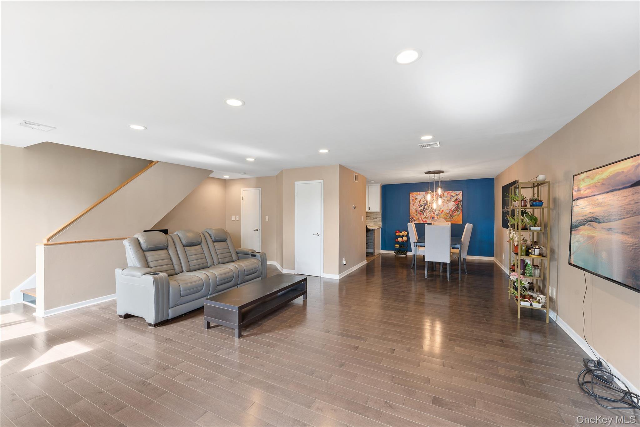 147 I U Willets Road, Albertson, NY 11507