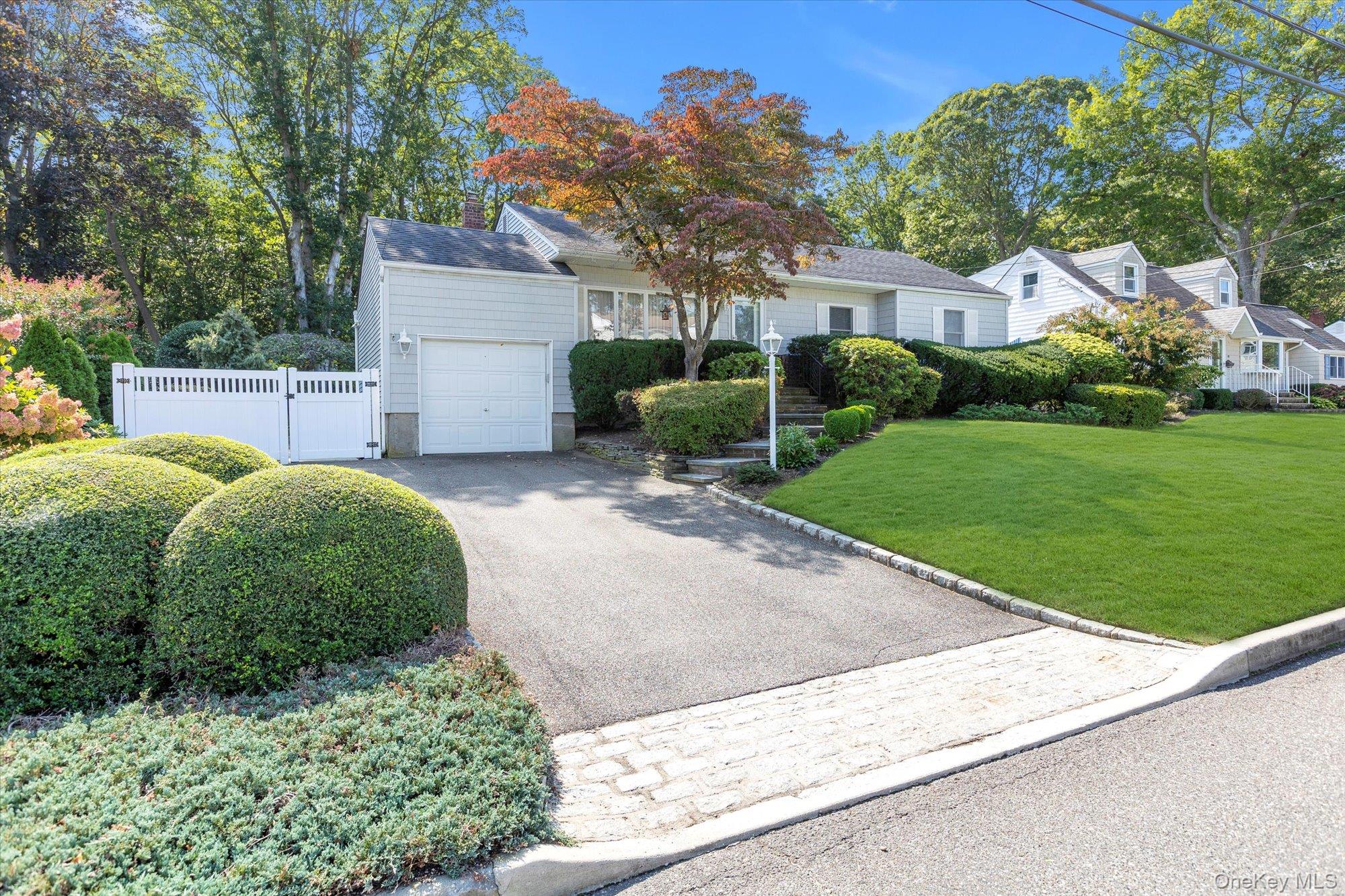 42 Bruce Lane S, Kings Park, NY 11754