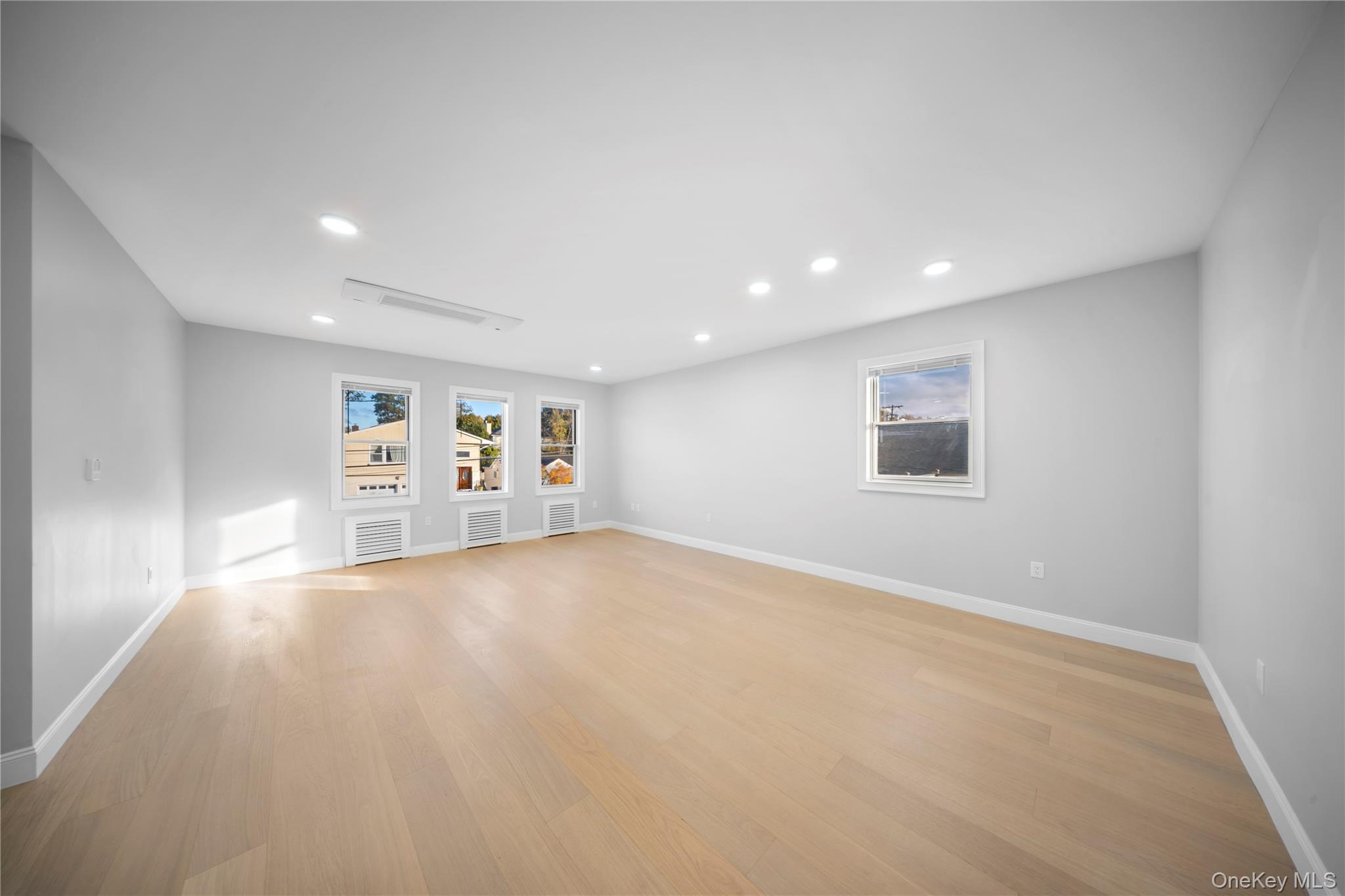 20 Genevieve Place, Great Neck, NY 11021