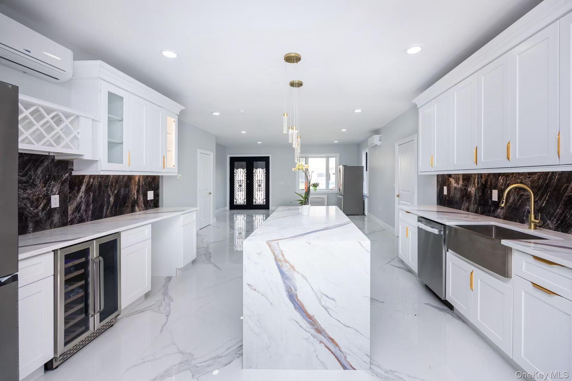 20 Genevieve Place, Great Neck, NY 11021