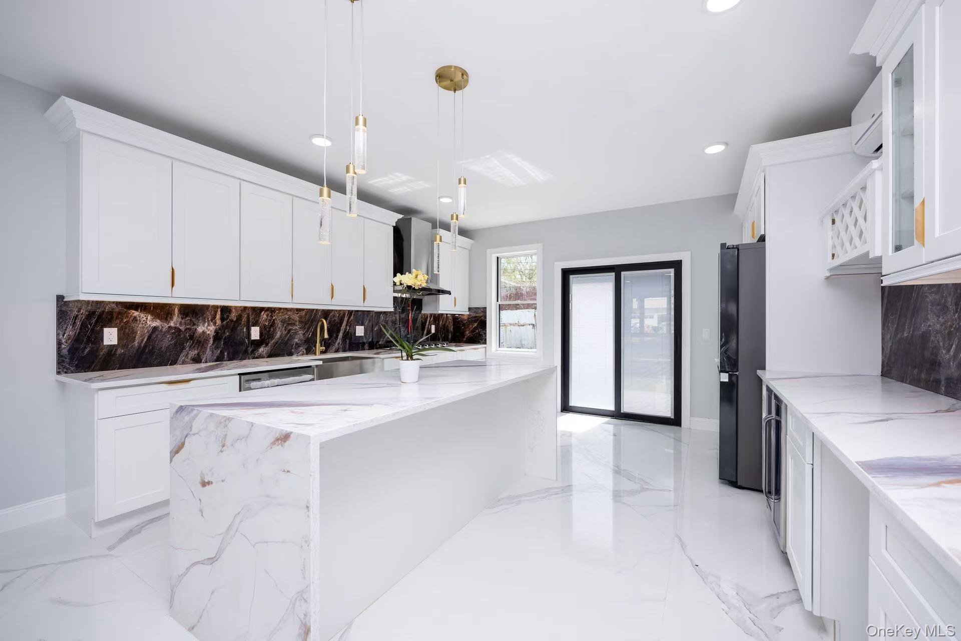 20 Genevieve Place, Great Neck, NY 11021