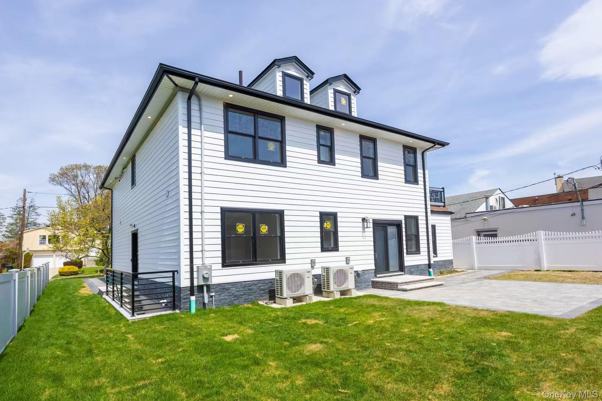 20 Genevieve Place, Great Neck, NY 11021