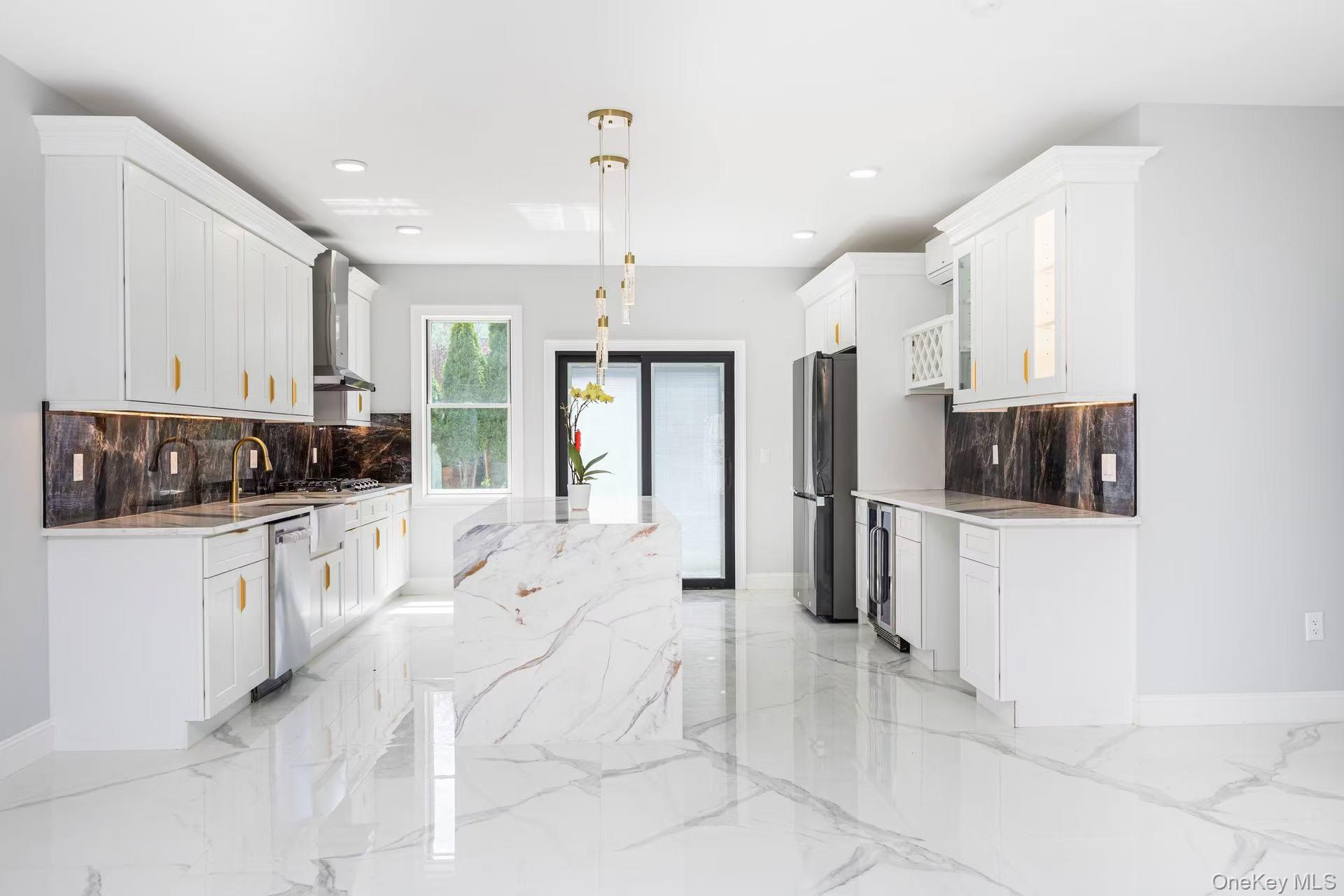 20 Genevieve Place, Great Neck, NY 11021