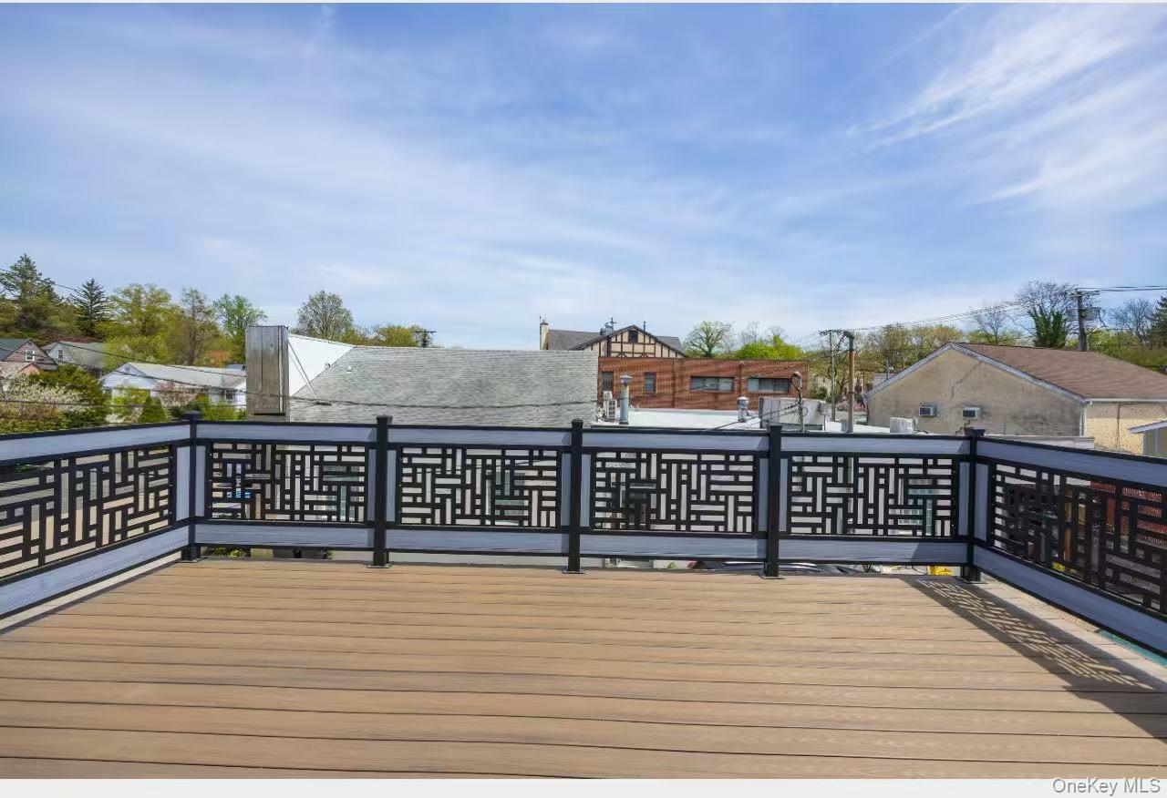 20 Genevieve Place, Great Neck, NY 11021