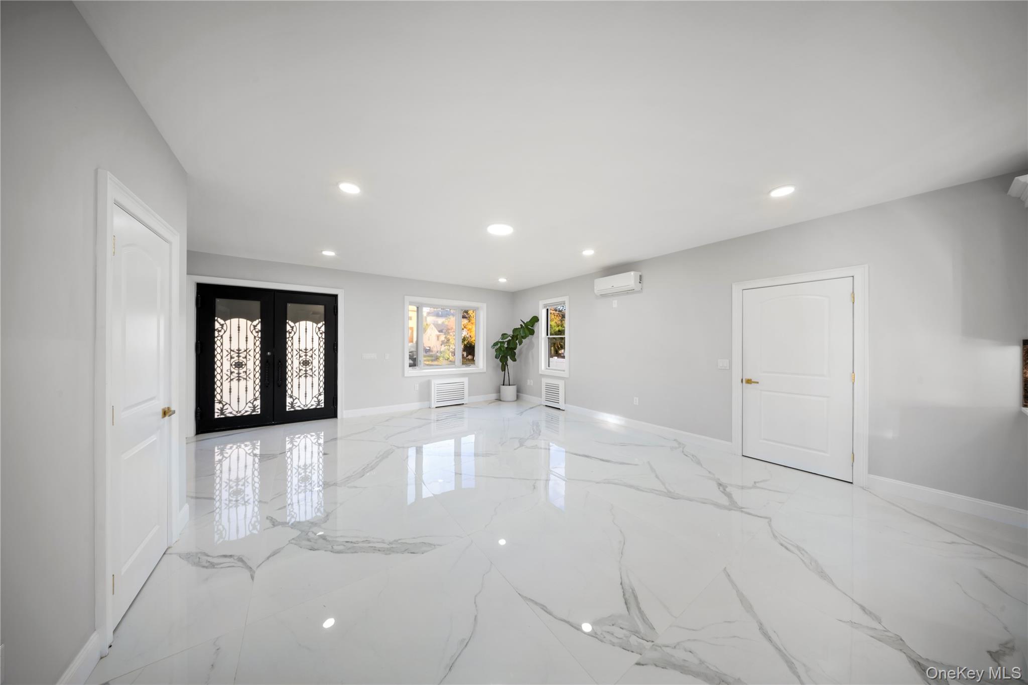 20 Genevieve Place, Great Neck, NY 11021